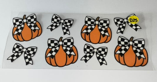 D25 - Checkered Bow Pumpkins